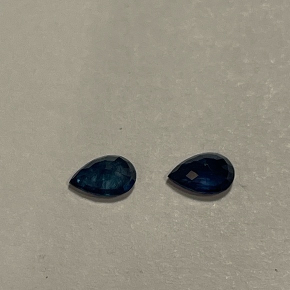 Two Navy Blue (1/2 carat each) Pear Shaped Matched Pair of (Loose) Sapphires - Picture 5 of 6